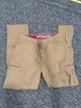 Wrangler Khaki Cargo Pants with Zip Pockets